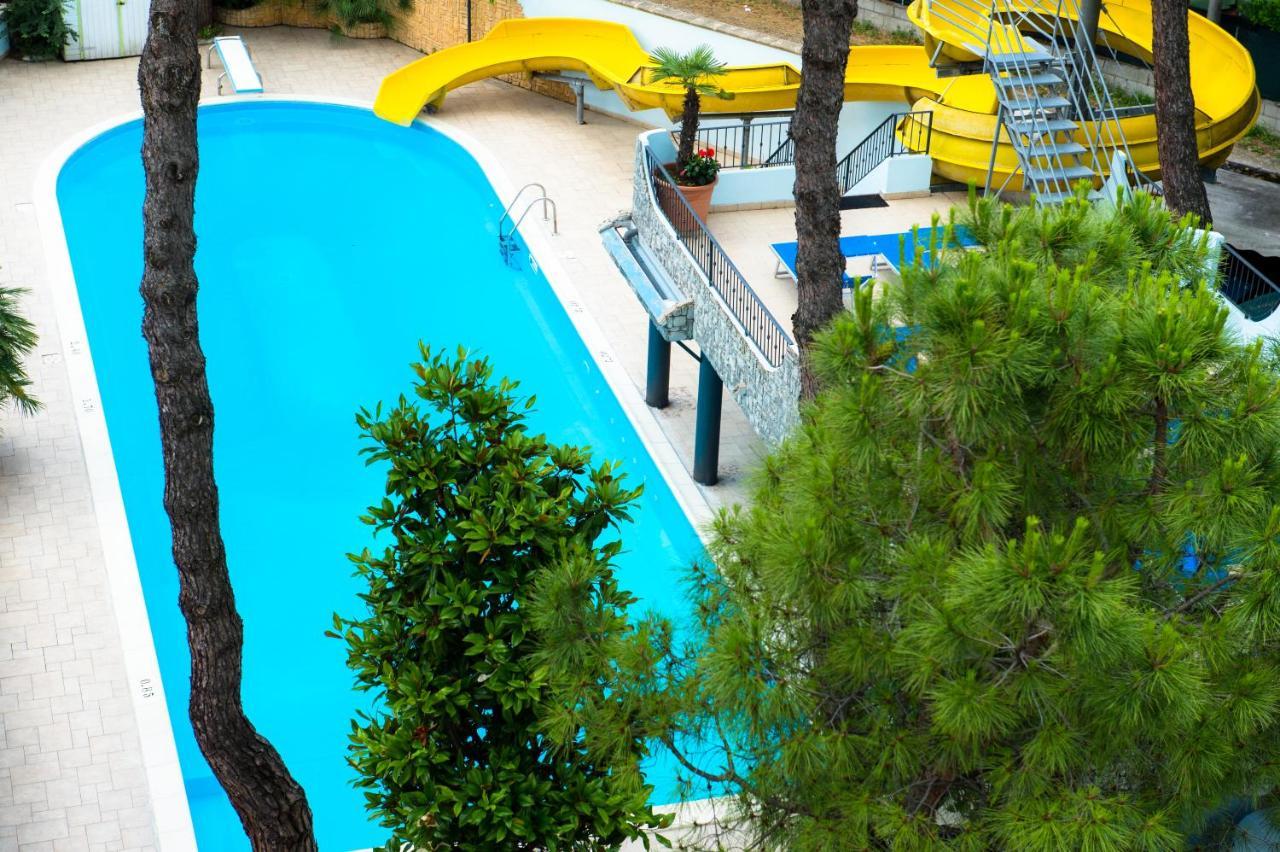 Hotel Fabrizio Rimini Exterior foto